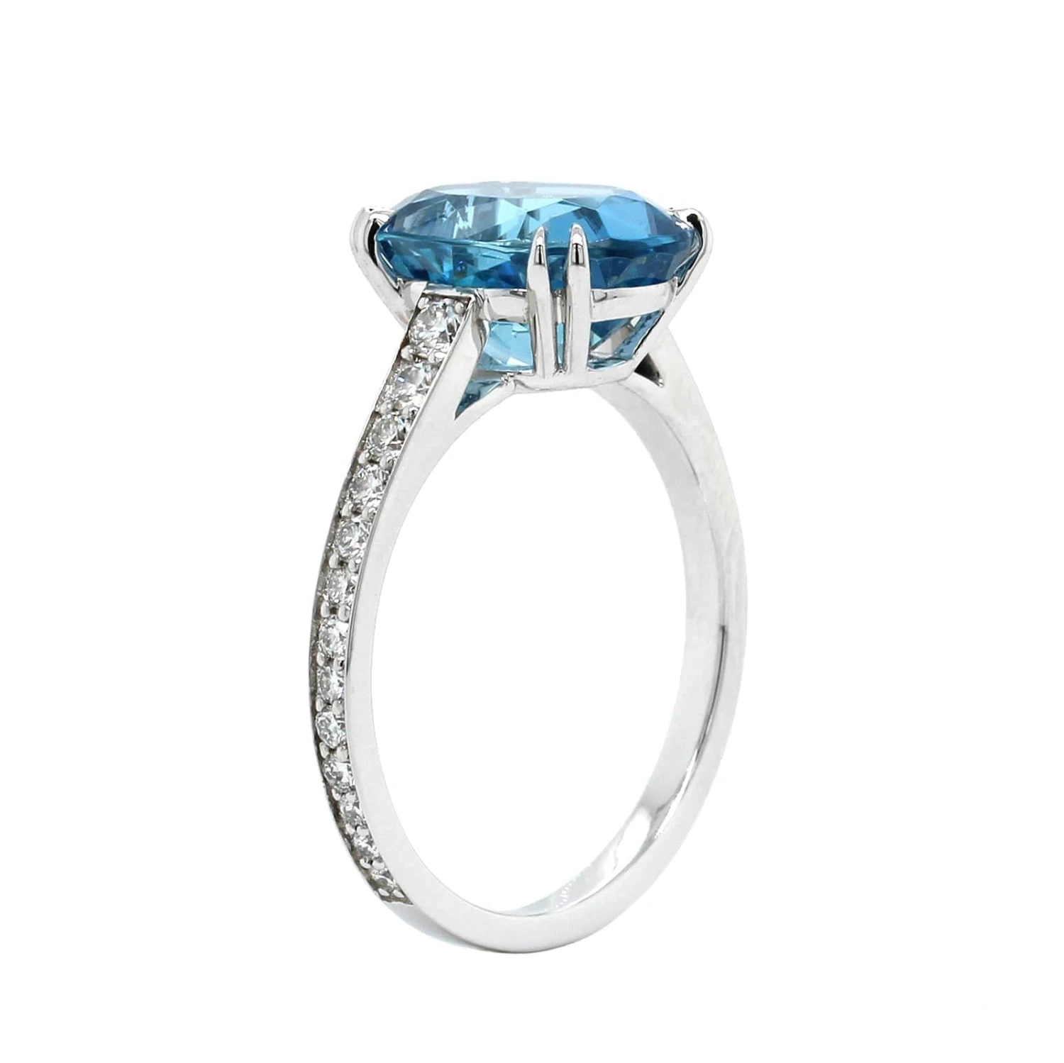 18K White Gold Oval Aquamarine Diamond Ring - Image 3